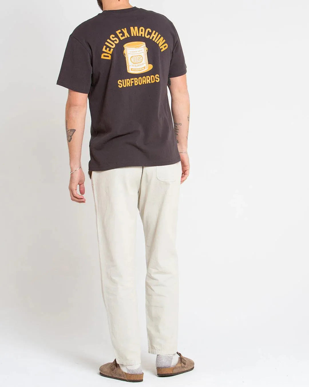 Camiseta Deus Ex Machina Noosa Address Anthracite - ECRU