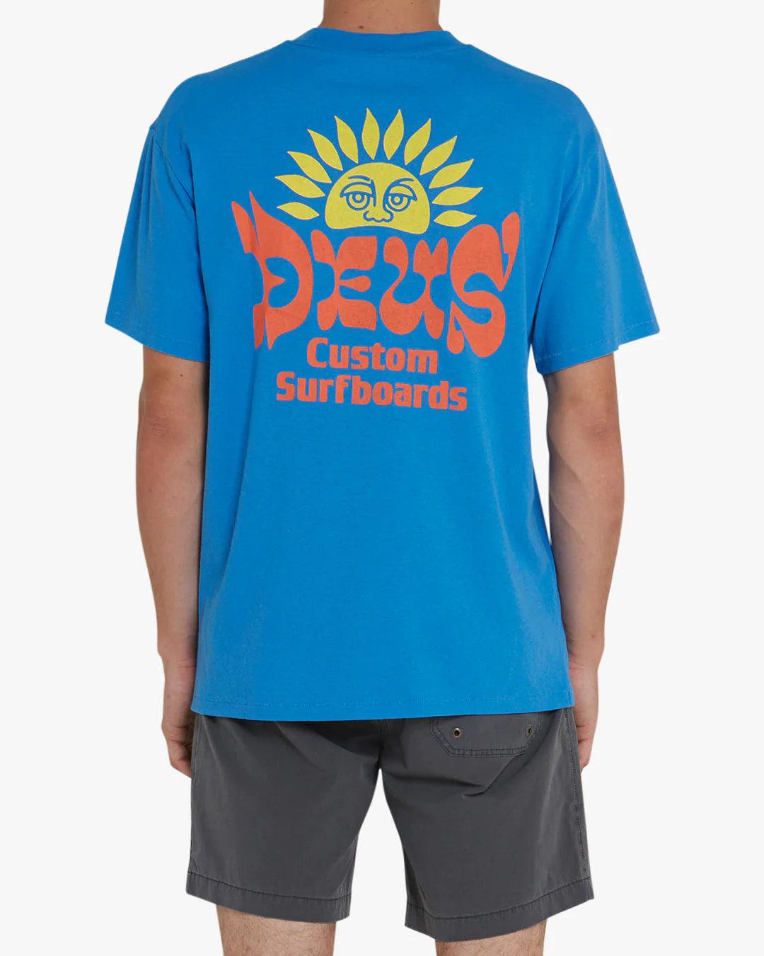 Camiseta Deus Ex Machina Sleeping Sun French Blue - ECRU