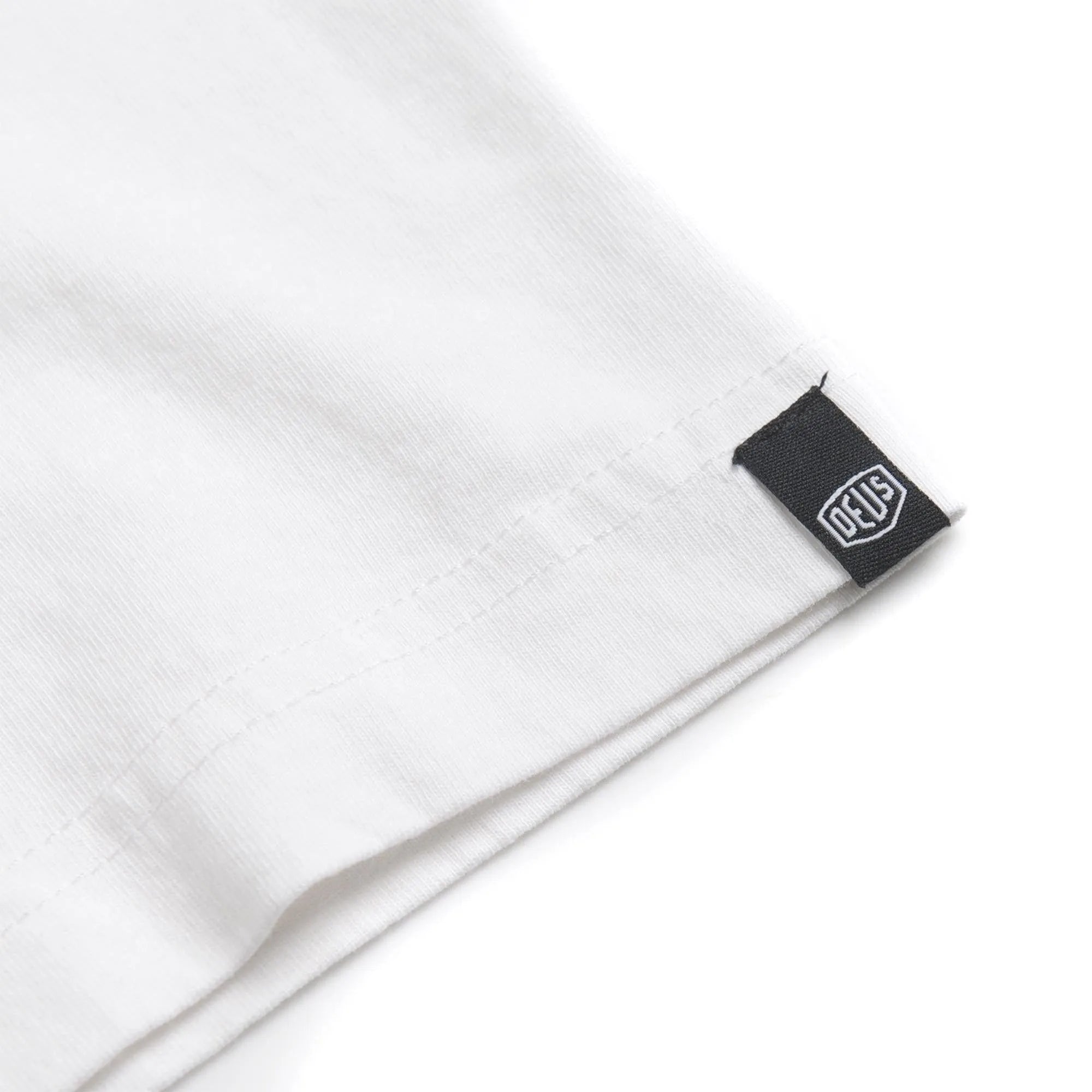 Camiseta Deus Pocket Logo - ECRU
