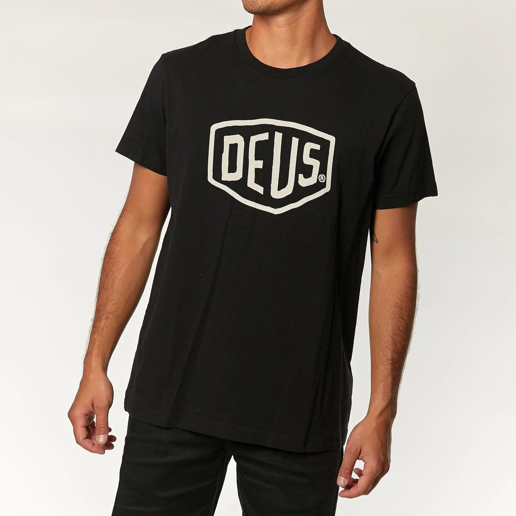 Camiseta Deus Shield Black - ECRU