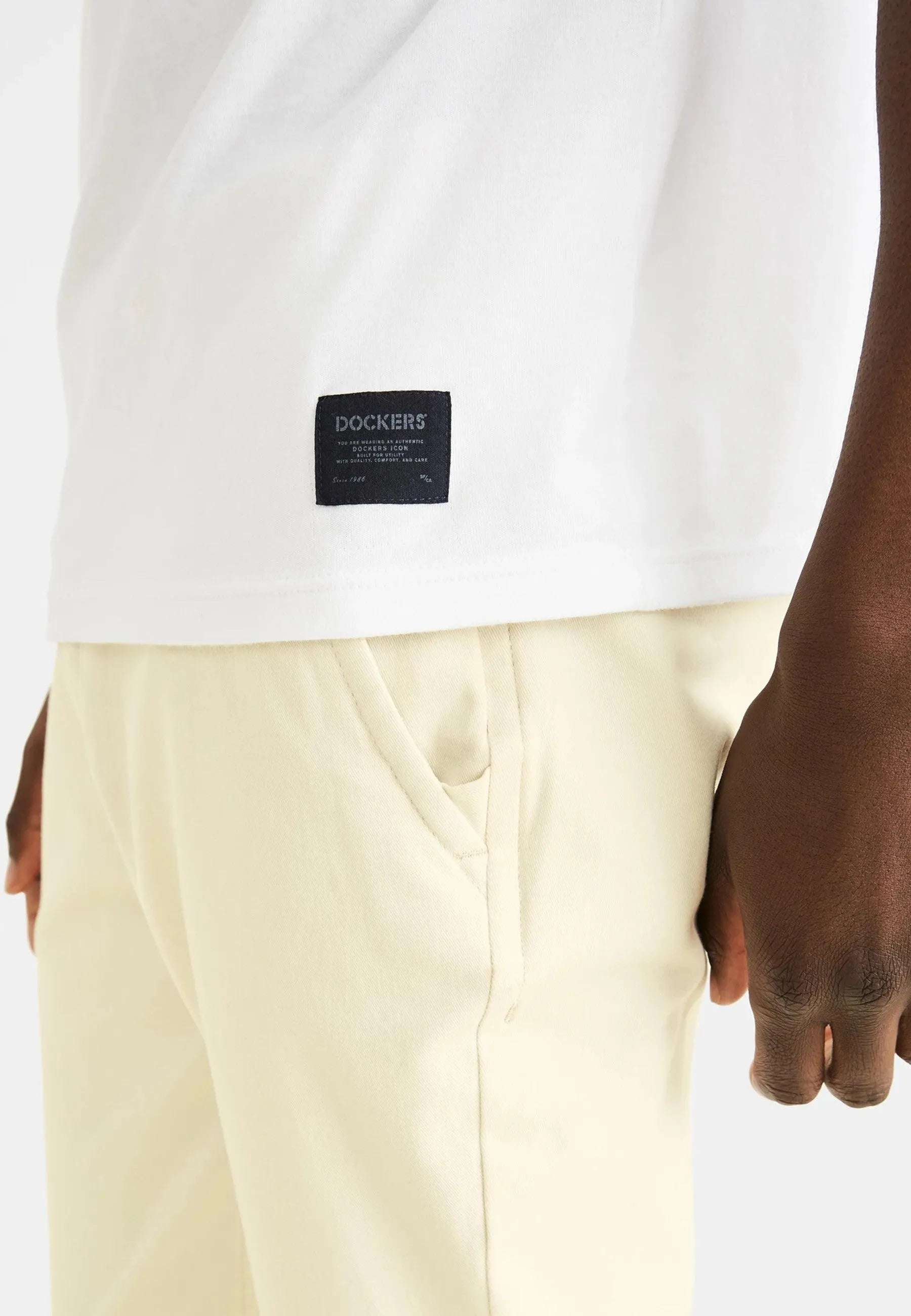 Camiseta Dockers de hombre Slim Fit Icon Lucent White - ECRU