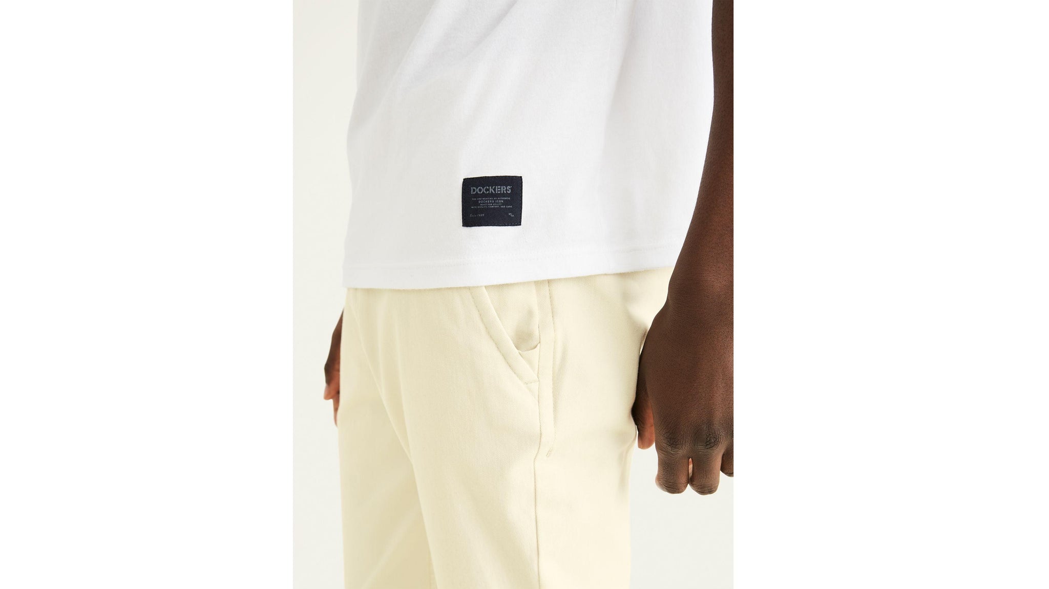 Camiseta Dockers de hombre Slim Fit Icon Lucent White - ECRU