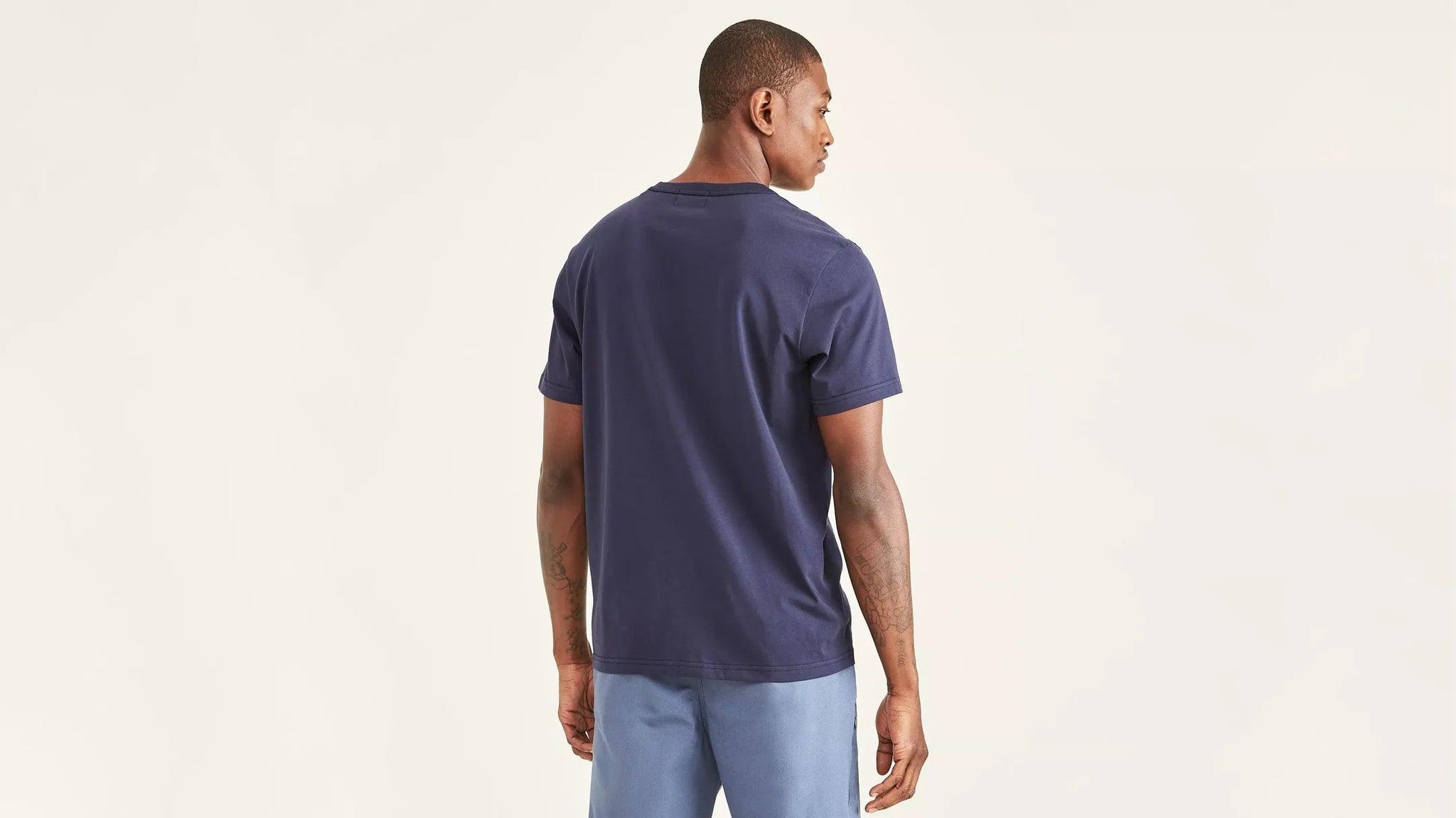 Camiseta Dockers de hombre Slim Fit Icon Navy Blazer - ECRU