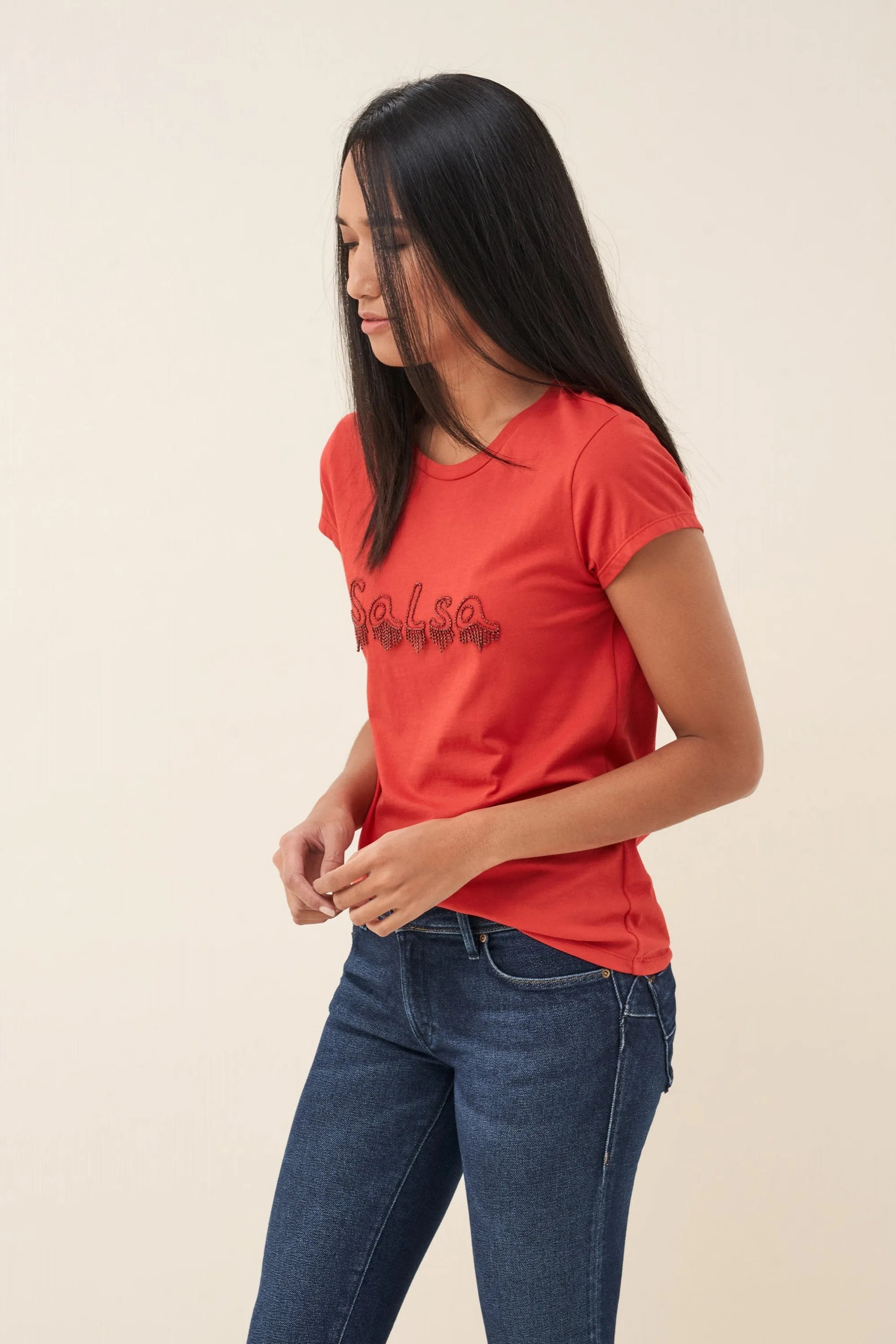 CAMISETA LOGO CON DETALLES PIEDRAS - ECRU
