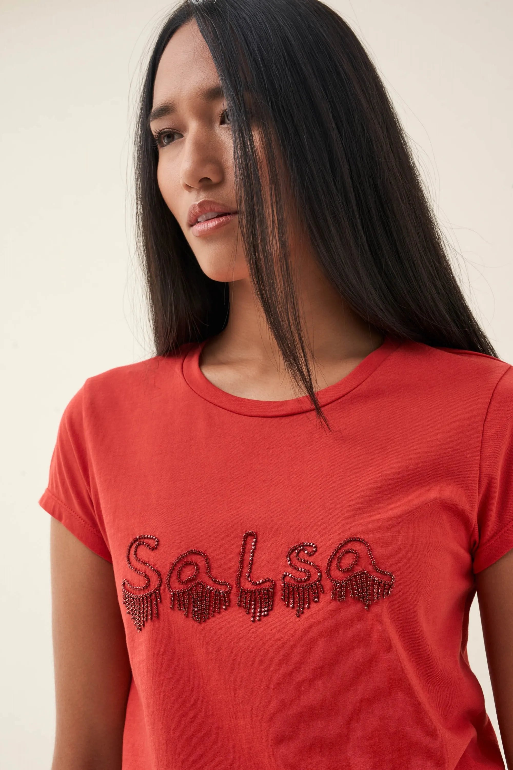 CAMISETA LOGO CON DETALLES PIEDRAS - ECRU