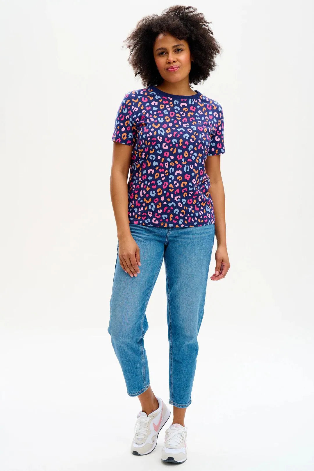 Camiseta Maggie Bright Navy Summer Leopard Print - ECRU