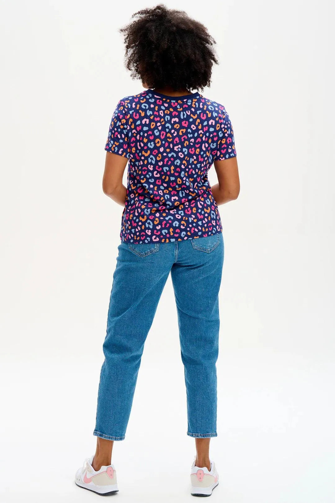 Camiseta Maggie Bright Navy Summer Leopard Print - ECRU
