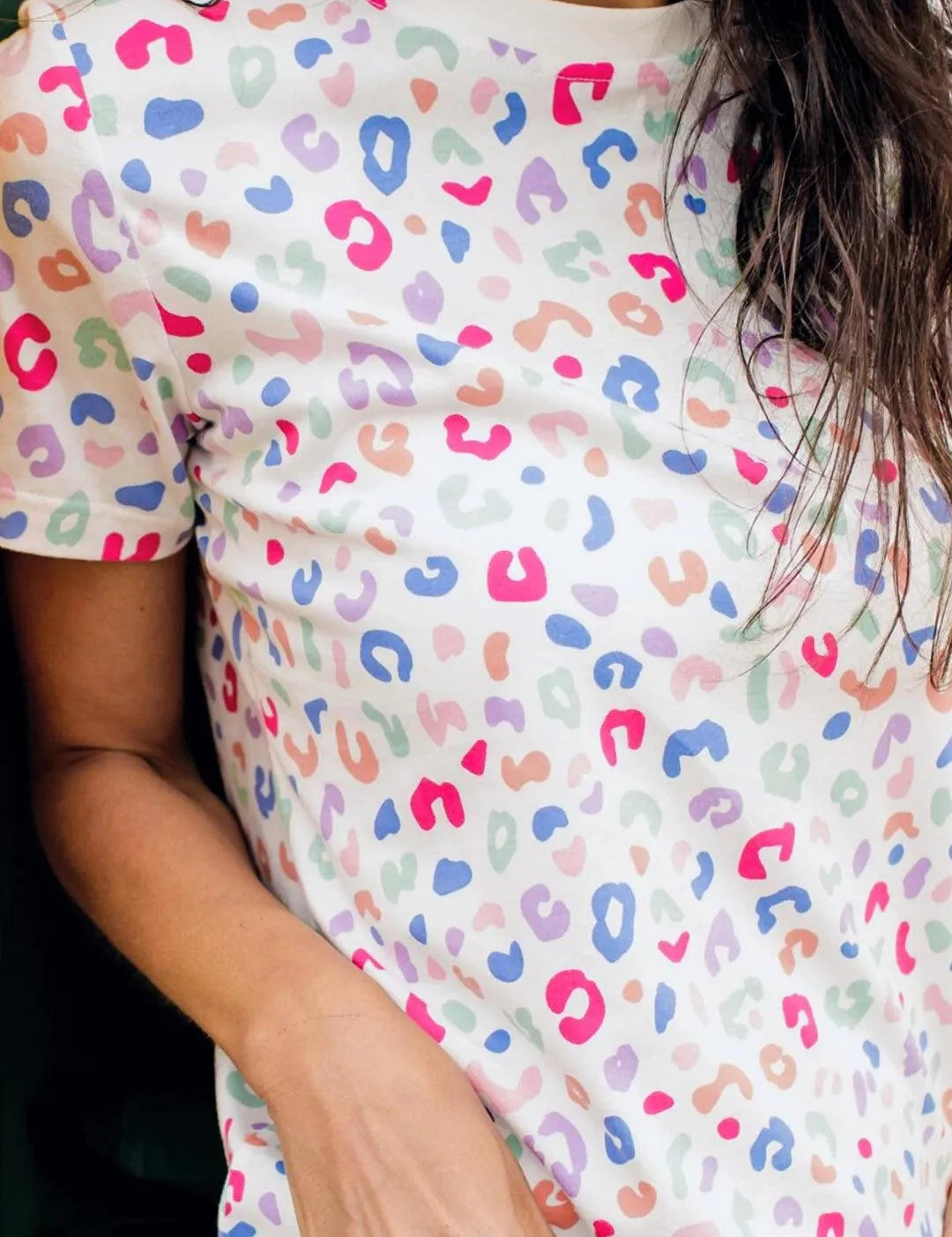Camiseta Maggie Multi Pastel Leopard - ECRU