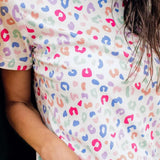 Camiseta Maggie Multi Pastel Leopard - ECRU