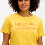 Camiseta Maggie Yellow Hello Sunshine - ECRU