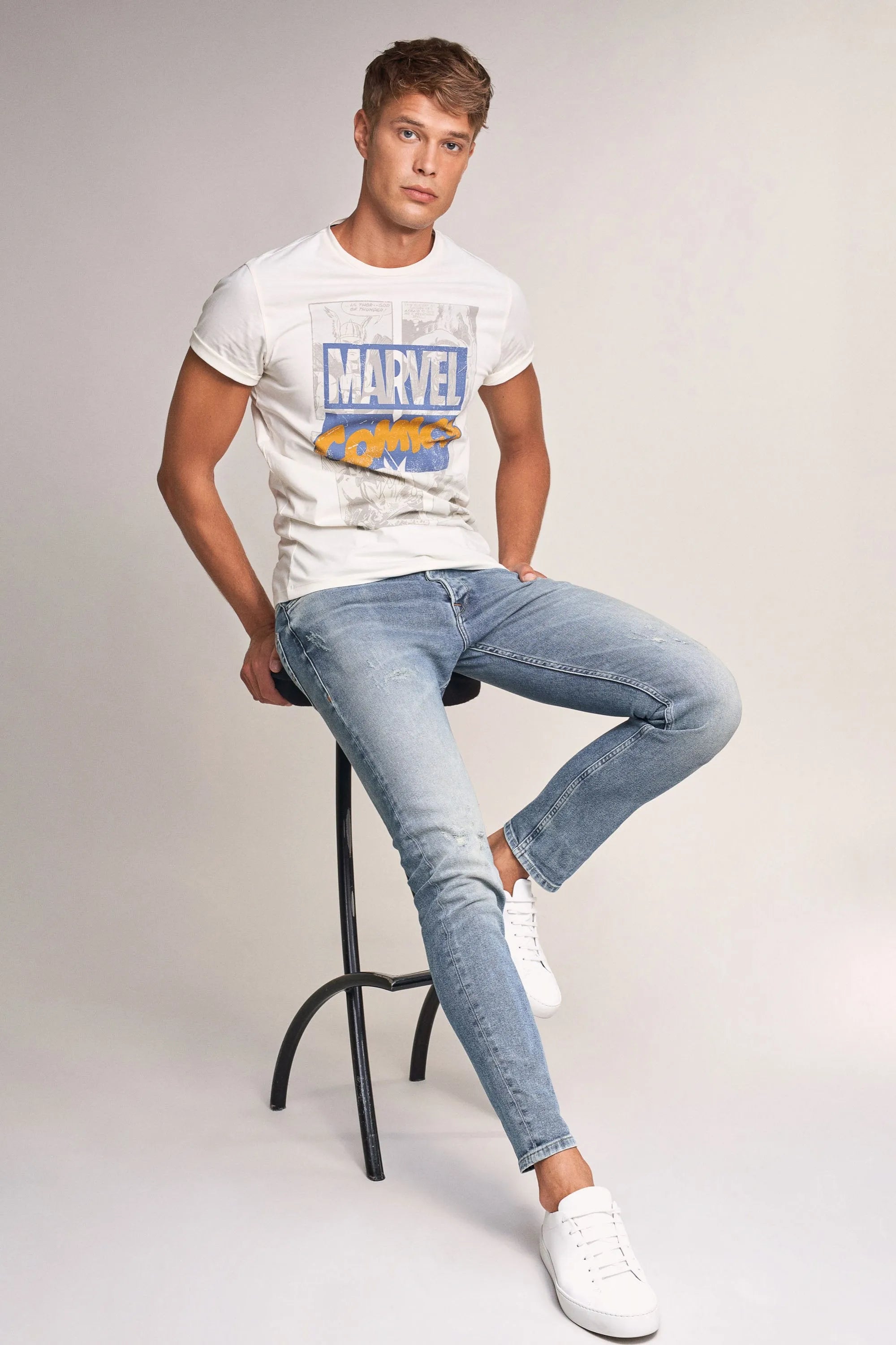 Camiseta Marvel Comics - ECRU