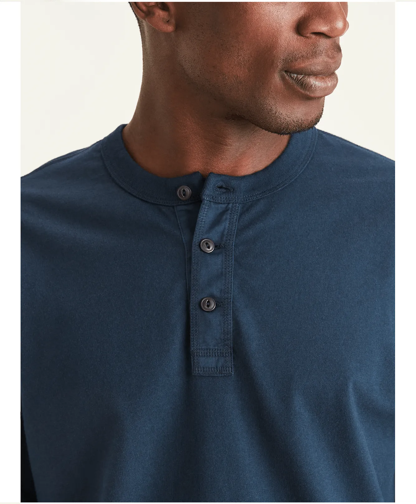 Camiseta Regular Fit Manga Larga Henley - ECRU