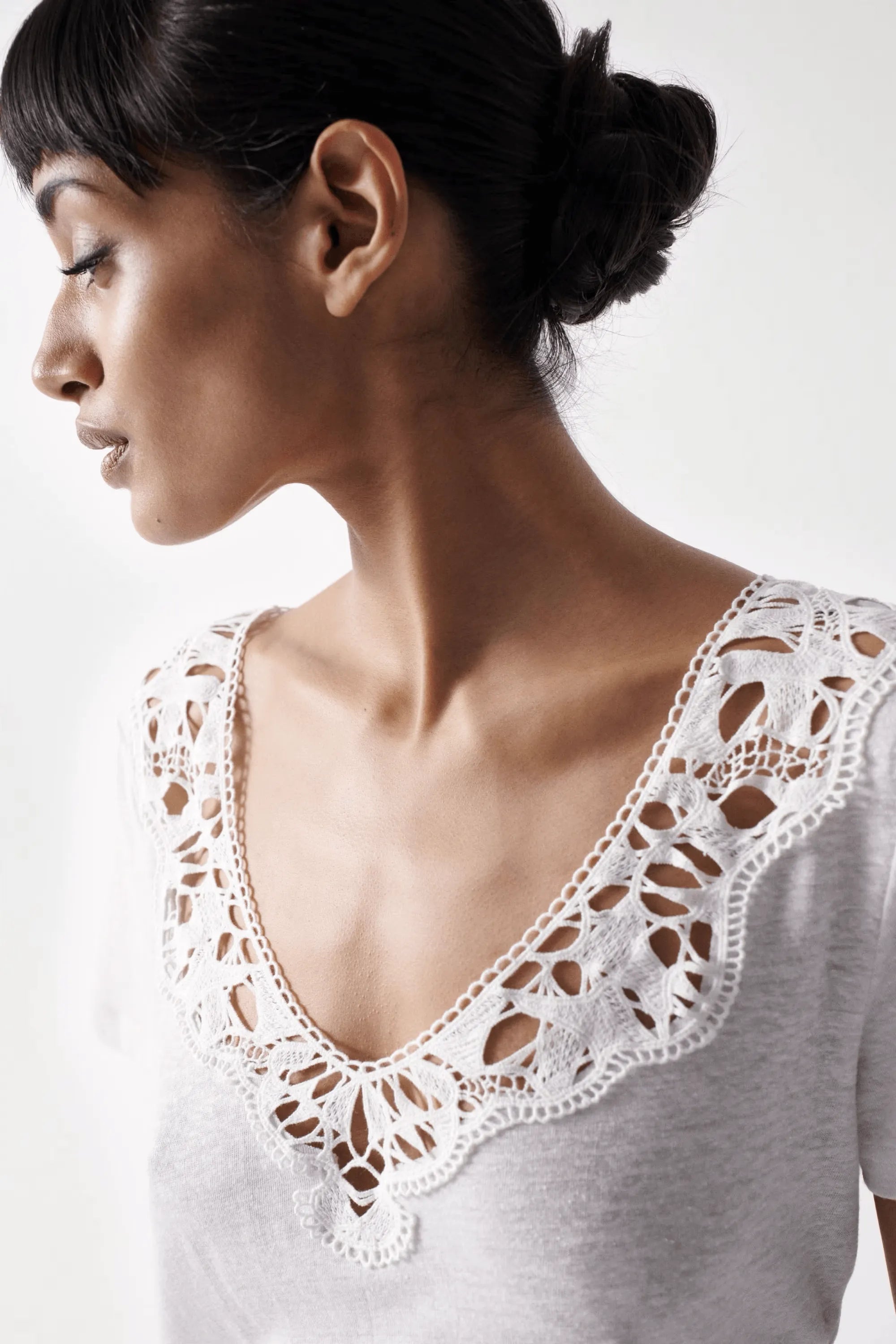 Camiseta Salsa Jeans Lisa con Encaje Arena - ECRU