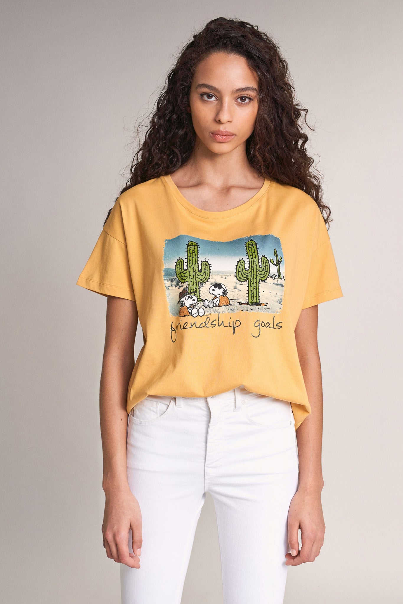 Camiseta Snoopy Friendship Goals - ECRU