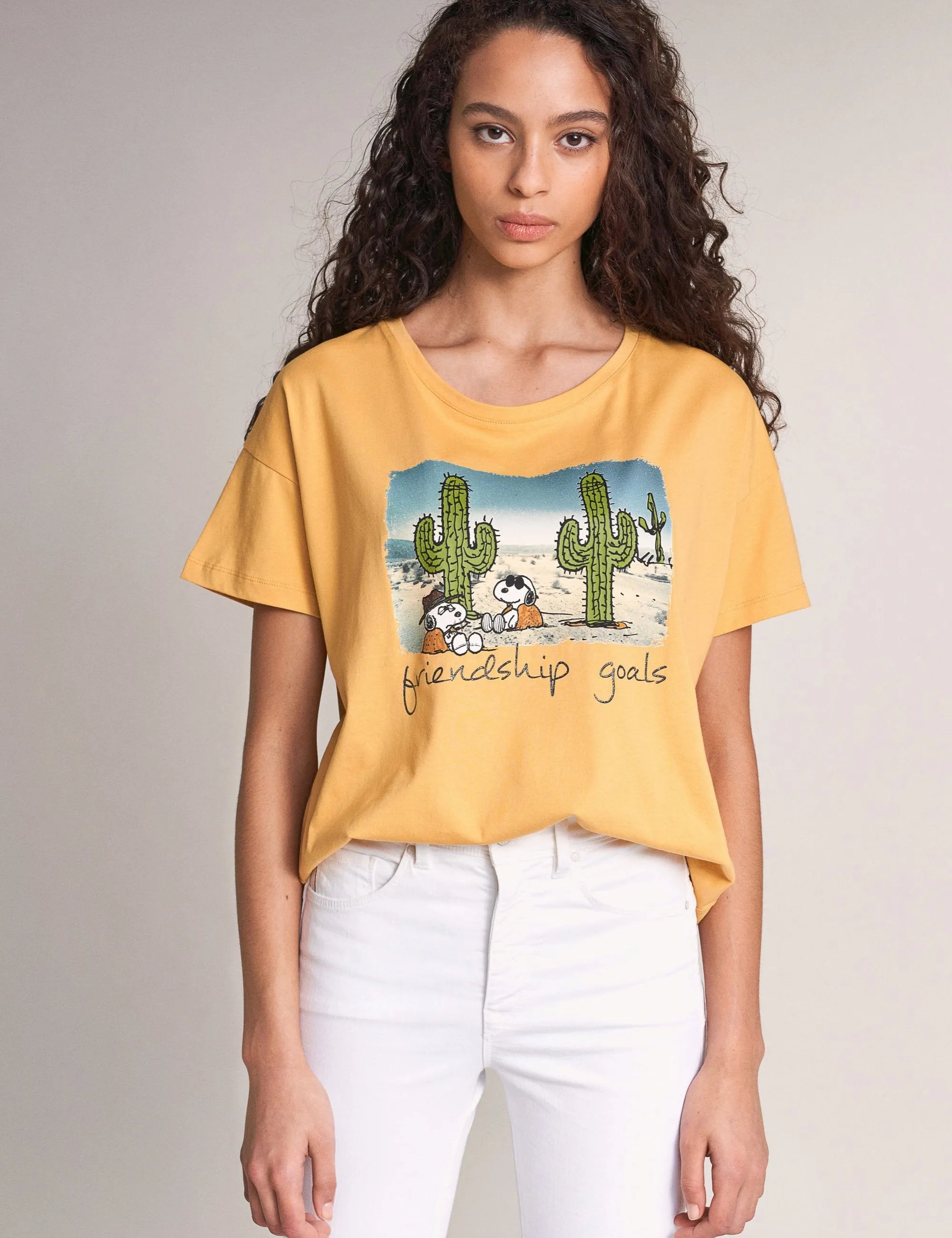 Camiseta Snoopy Friendship Goals - ECRU