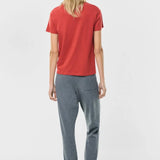 Camiseta Stay Roja - ECRU