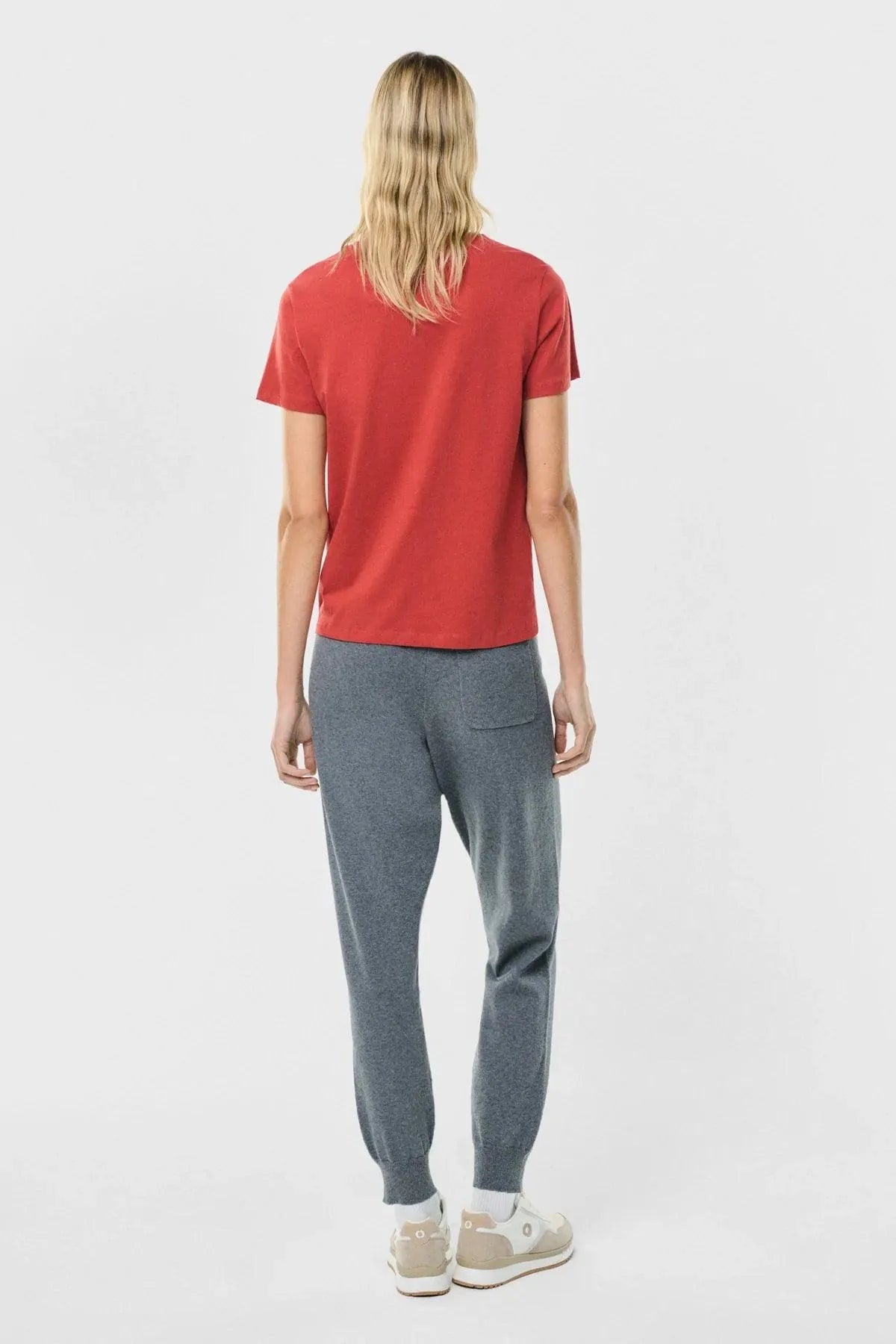 Camiseta Stay Roja - ECRU