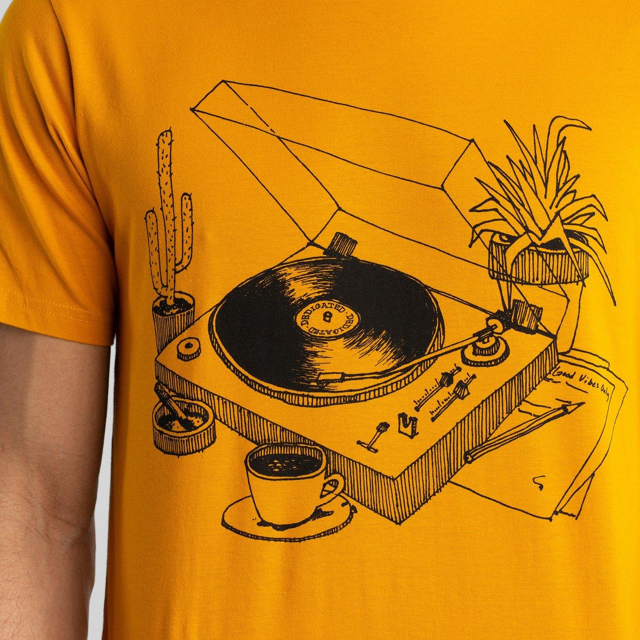 Camiseta Stockholm Coffee Vinyl Golden Yellow - ECRU