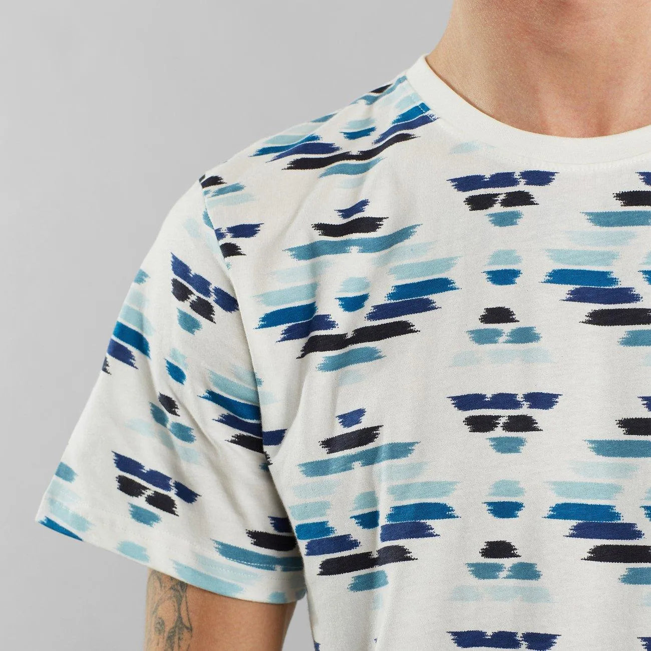 Camiseta Stockholm Ikat Navy - ECRU