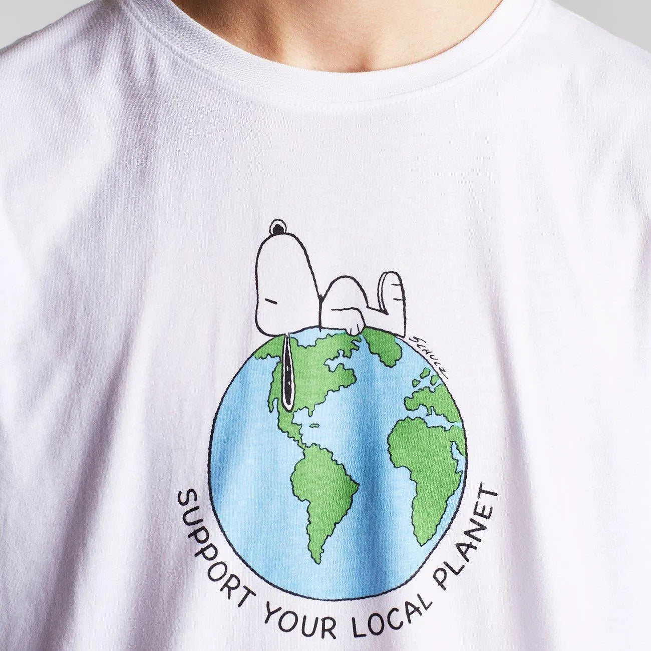 Camiseta Stockholm Snoopy Earth - ECRU