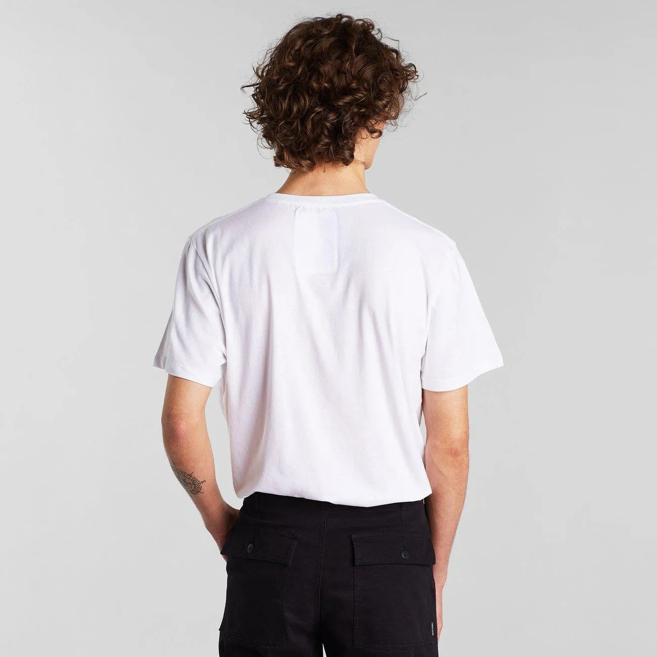 Camiseta Stockholm Snoopy Earth - ECRU