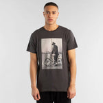 Camiseta Stockholm Square Tires - ECRU