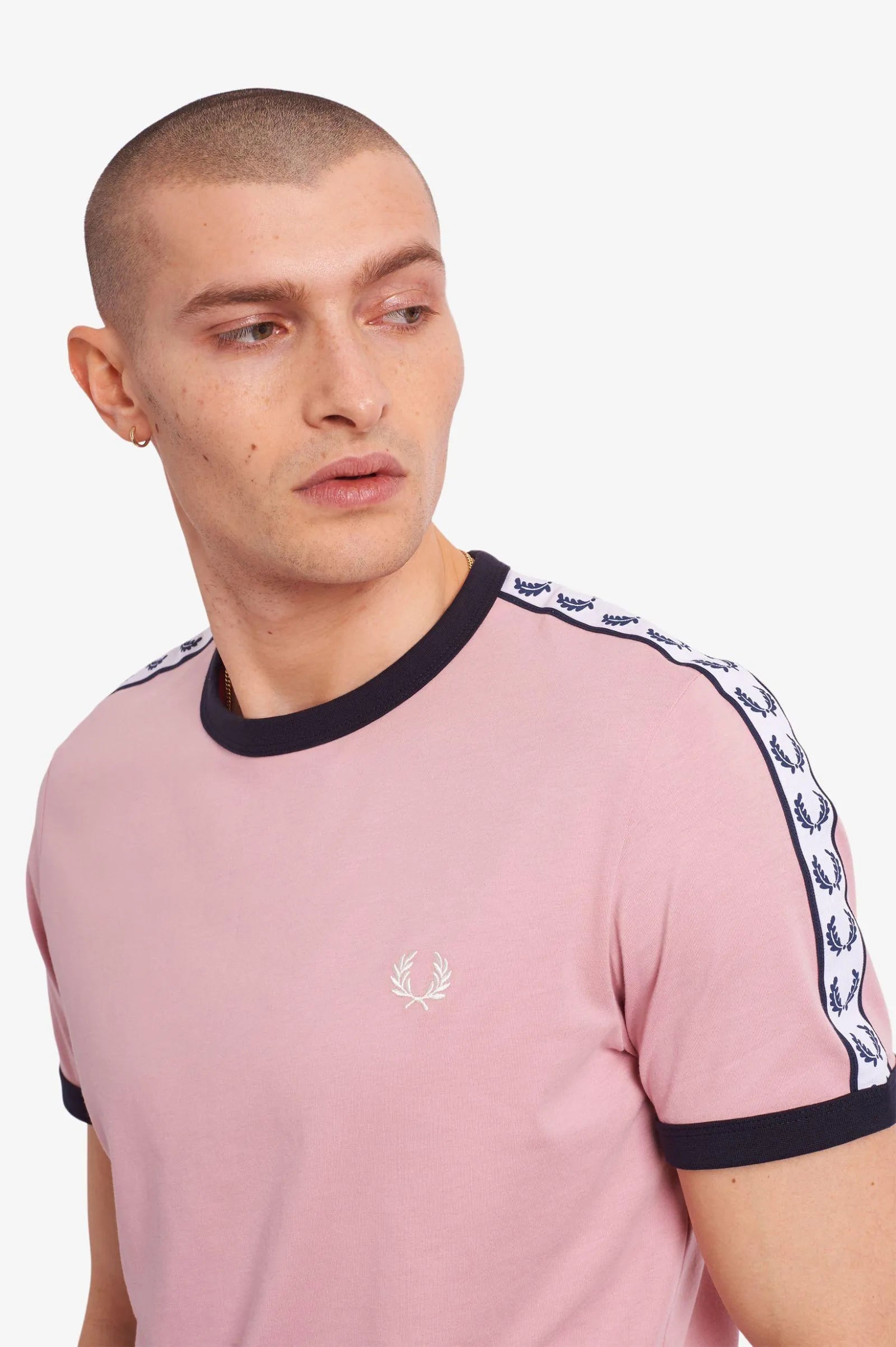 Camiseta Taped Ringer Gunmetal - ECRU