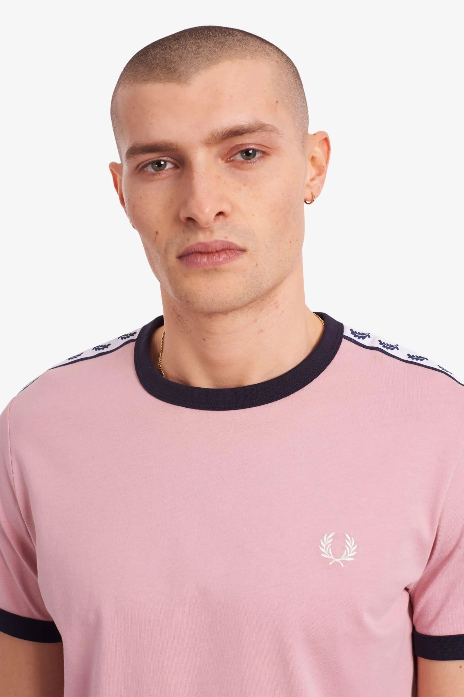 Camiseta Taped Ringer Gunmetal - ECRU