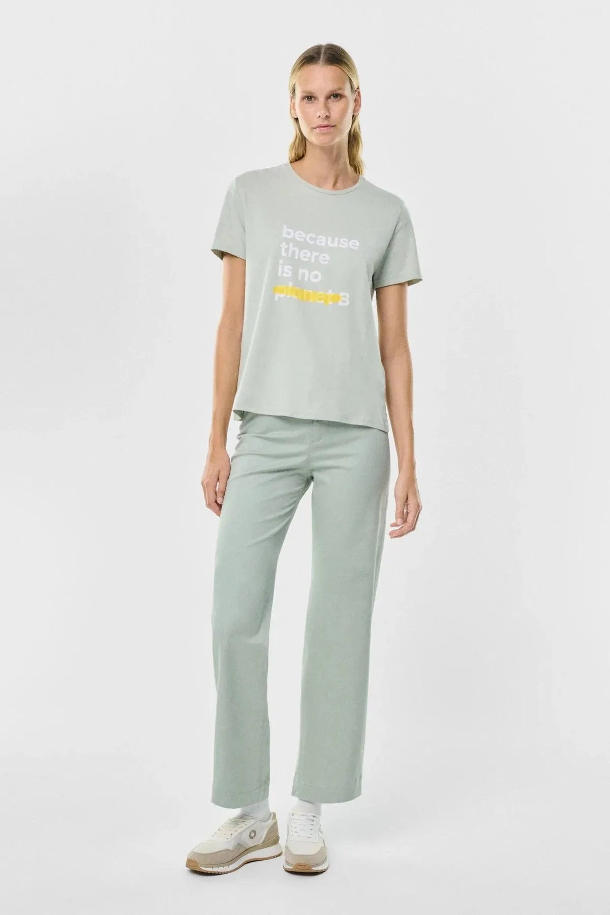 Camiseta Underlined Light Moss - ECRU