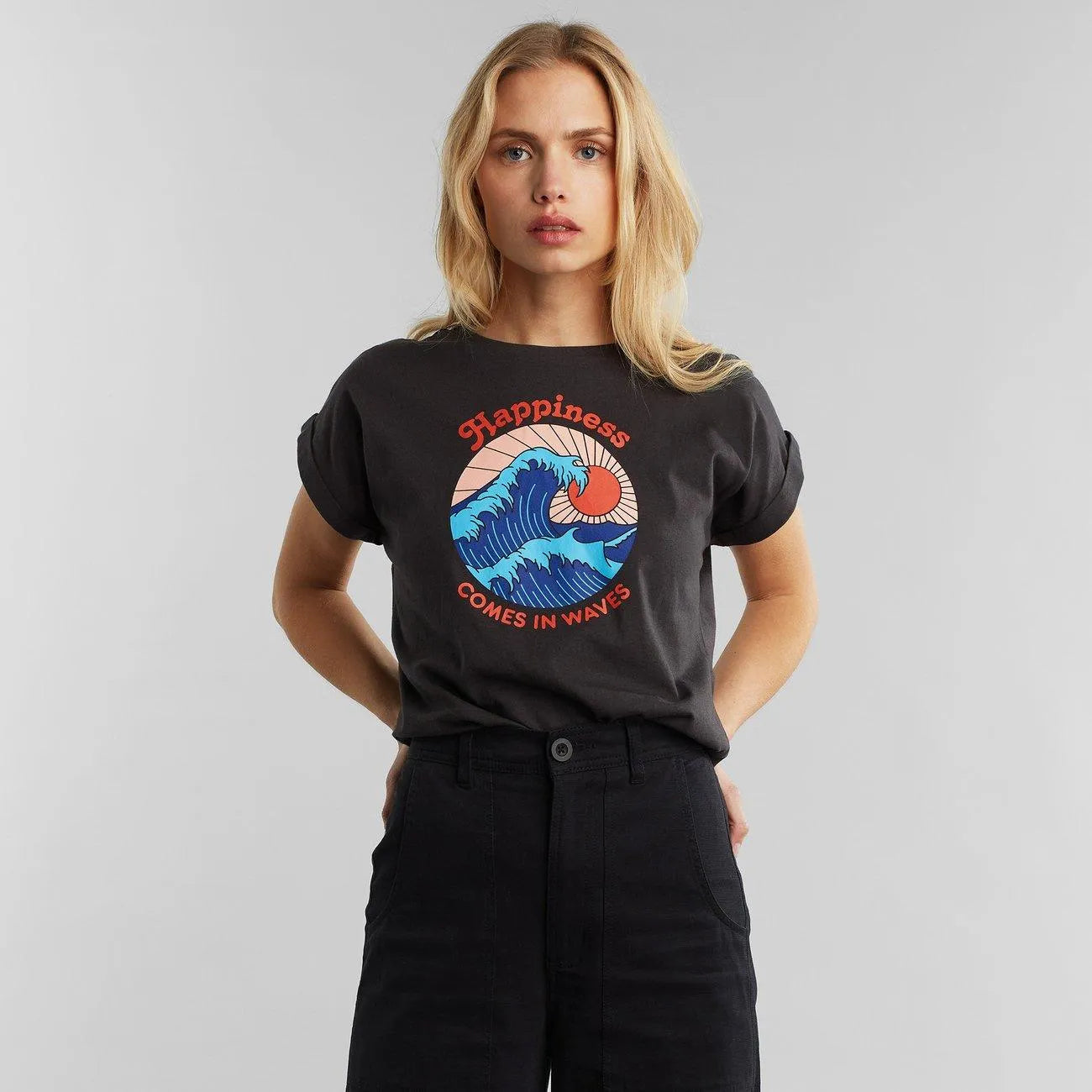 Camiseta Visby Happiness Charcoal - ECRU