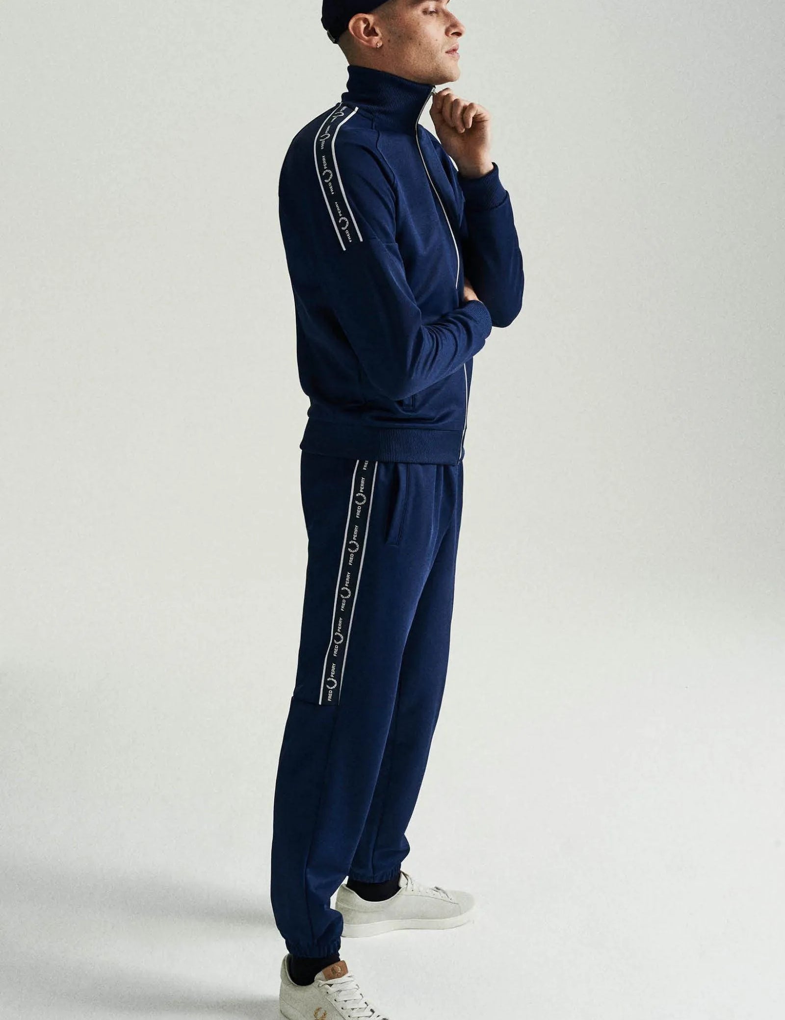 Chaqueta de chándal con cinta en las mangas - ECRU