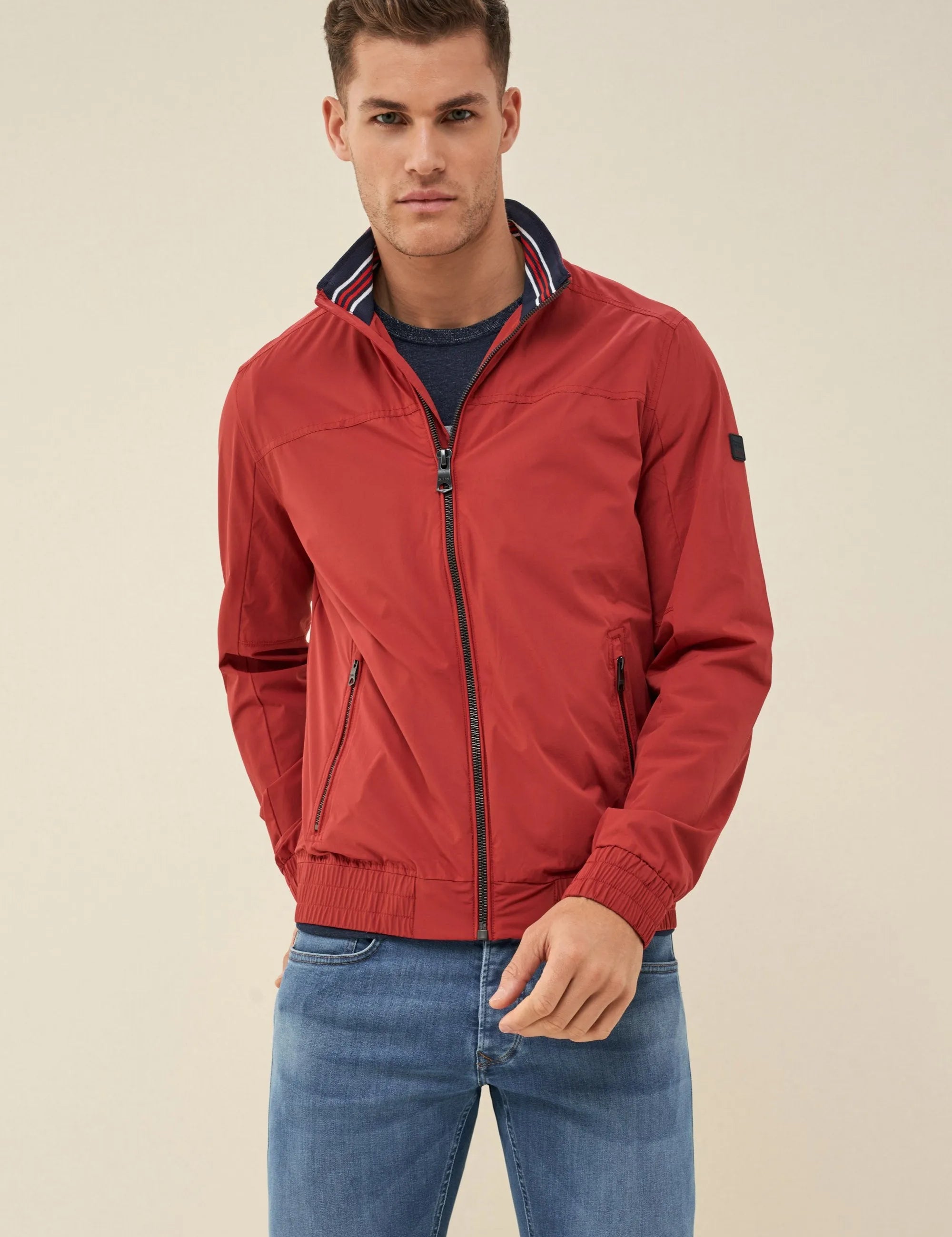 CHAQUETA DE NYLON FINO CORTAVIENTO - ECRU