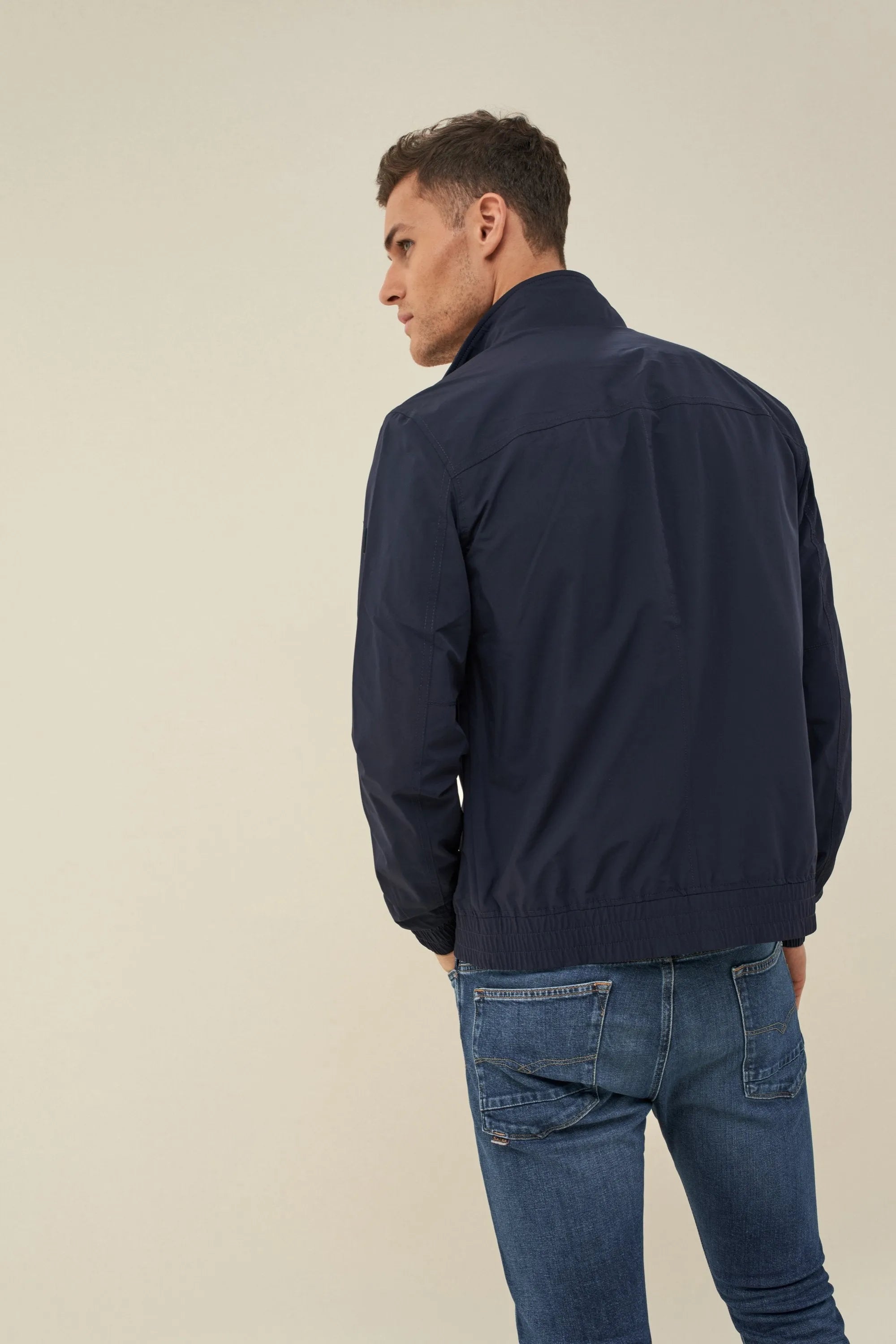 CHAQUETA DE NYLON FINO CORTAVIENTO - ECRU