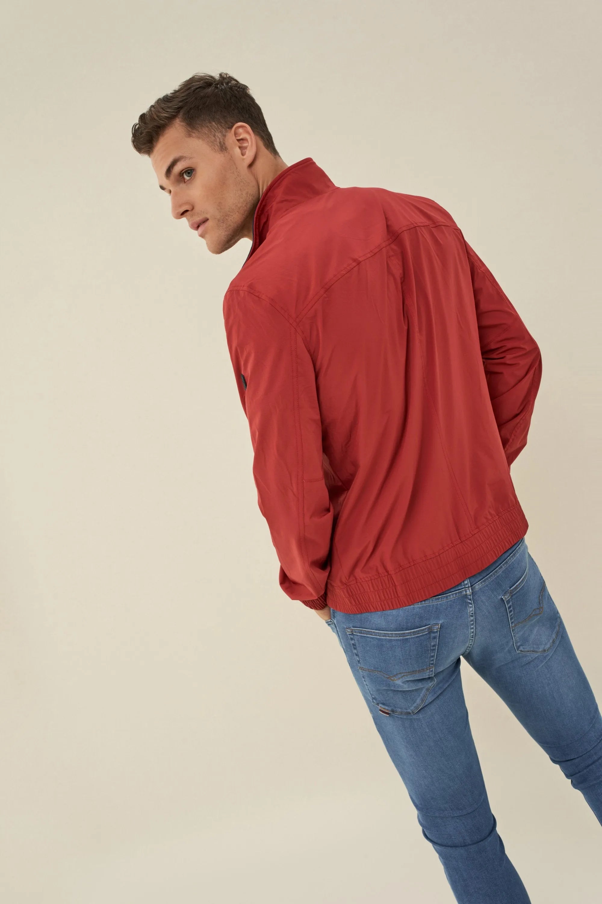 CHAQUETA DE NYLON FINO CORTAVIENTO - ECRU