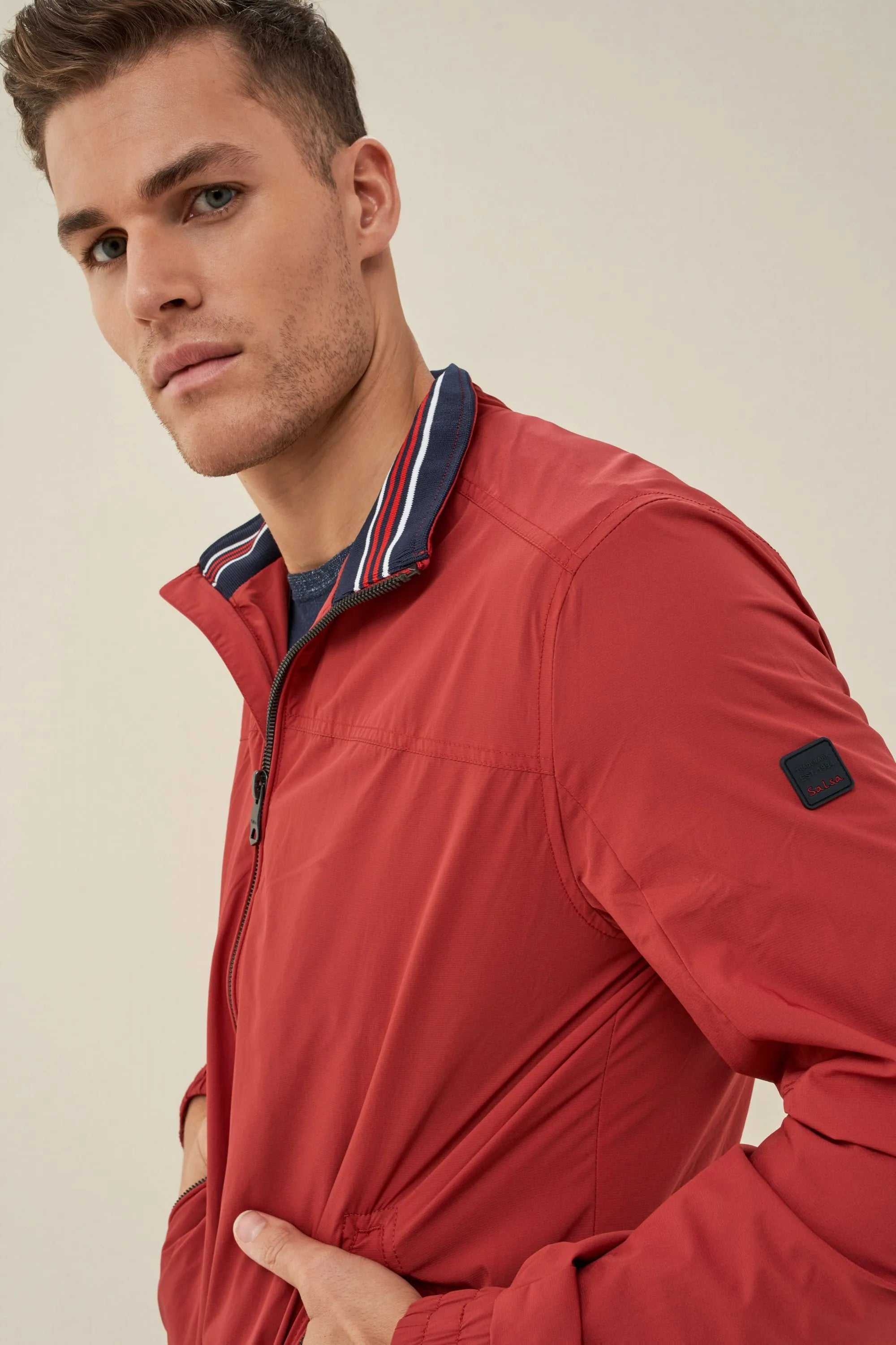 CHAQUETA DE NYLON FINO CORTAVIENTO - ECRU