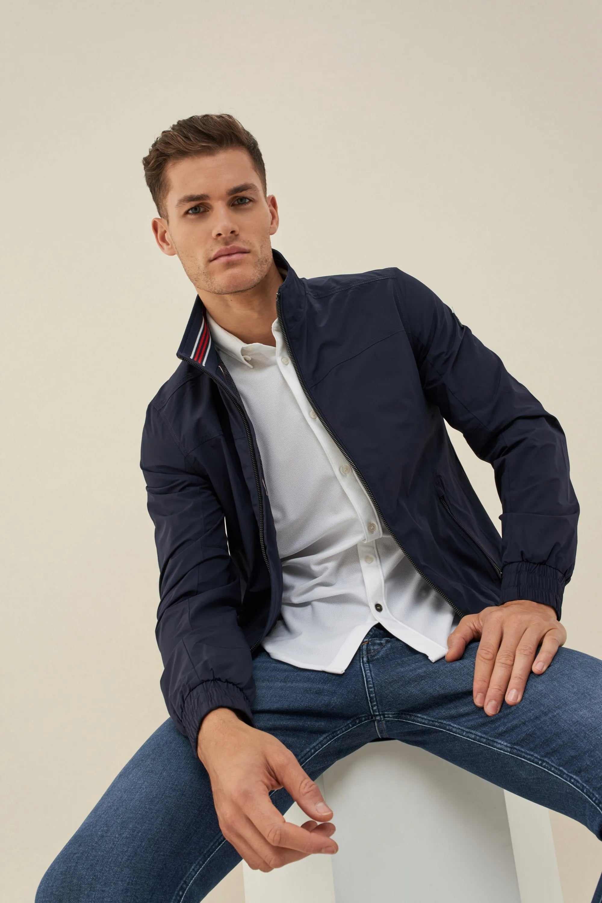 CHAQUETA DE NYLON FINO CORTAVIENTO - ECRU