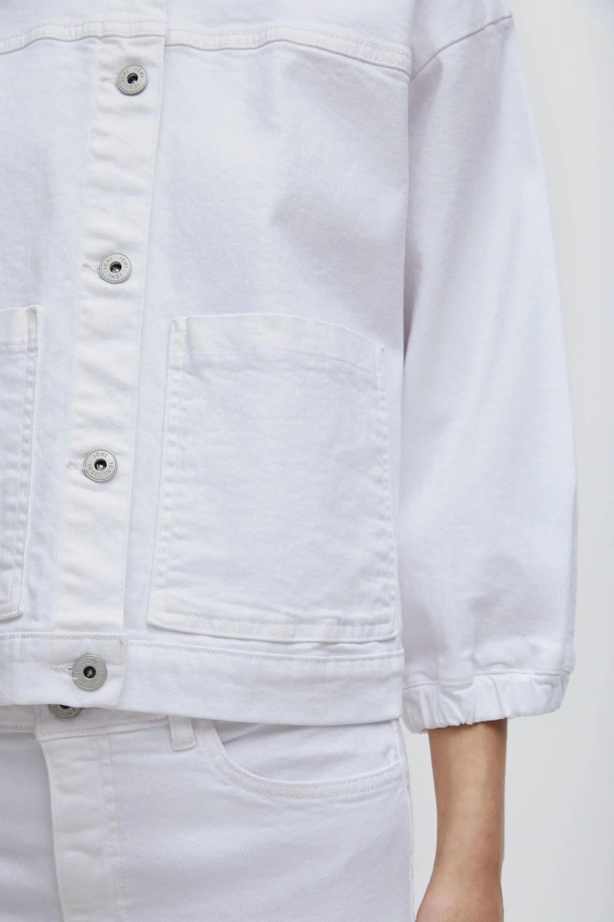Chaqueta ICHI Vaquera Blanca Ziggy - ECRU