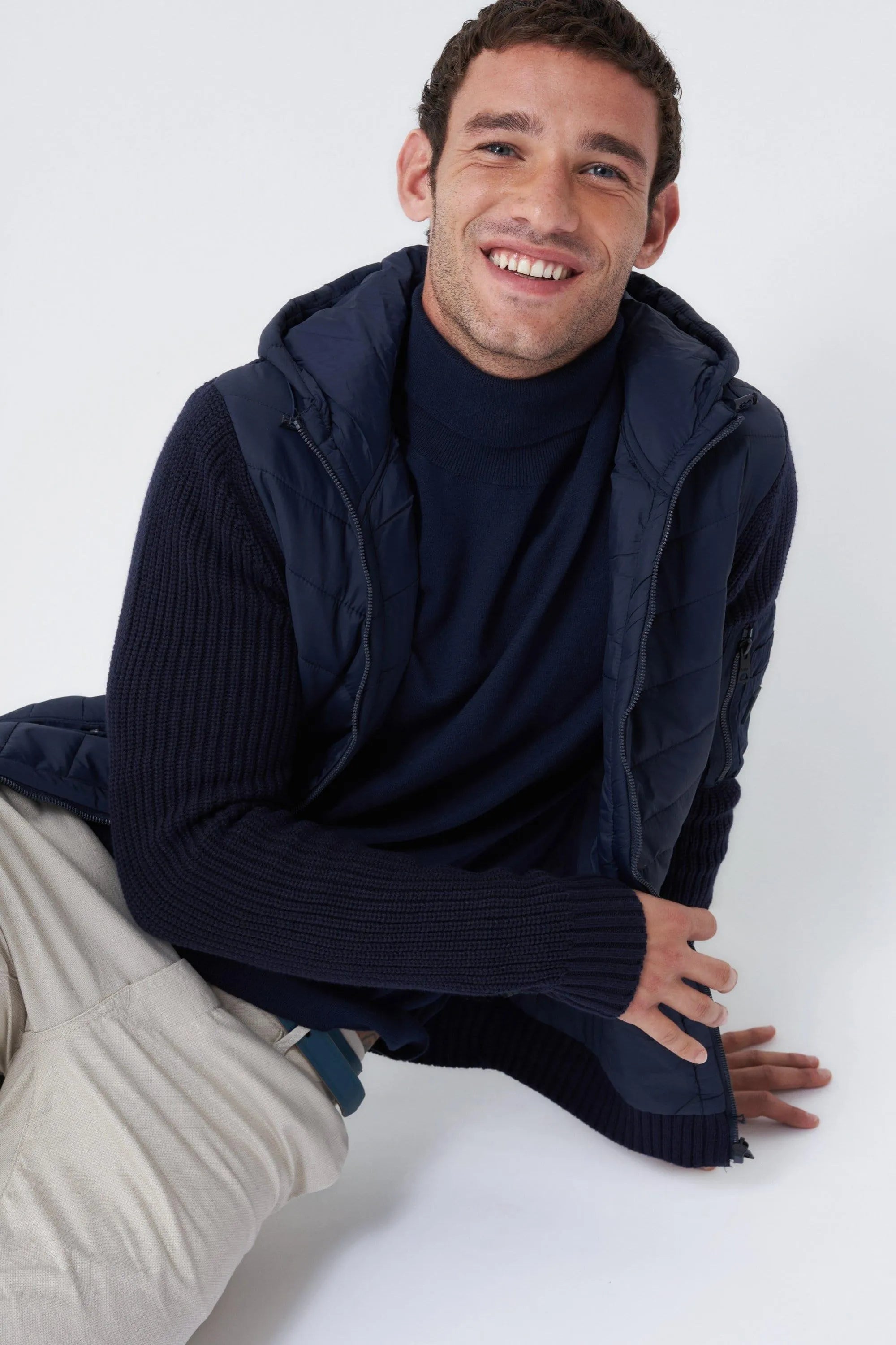 Chaquetón con detalle frontal y capucha - ECRU