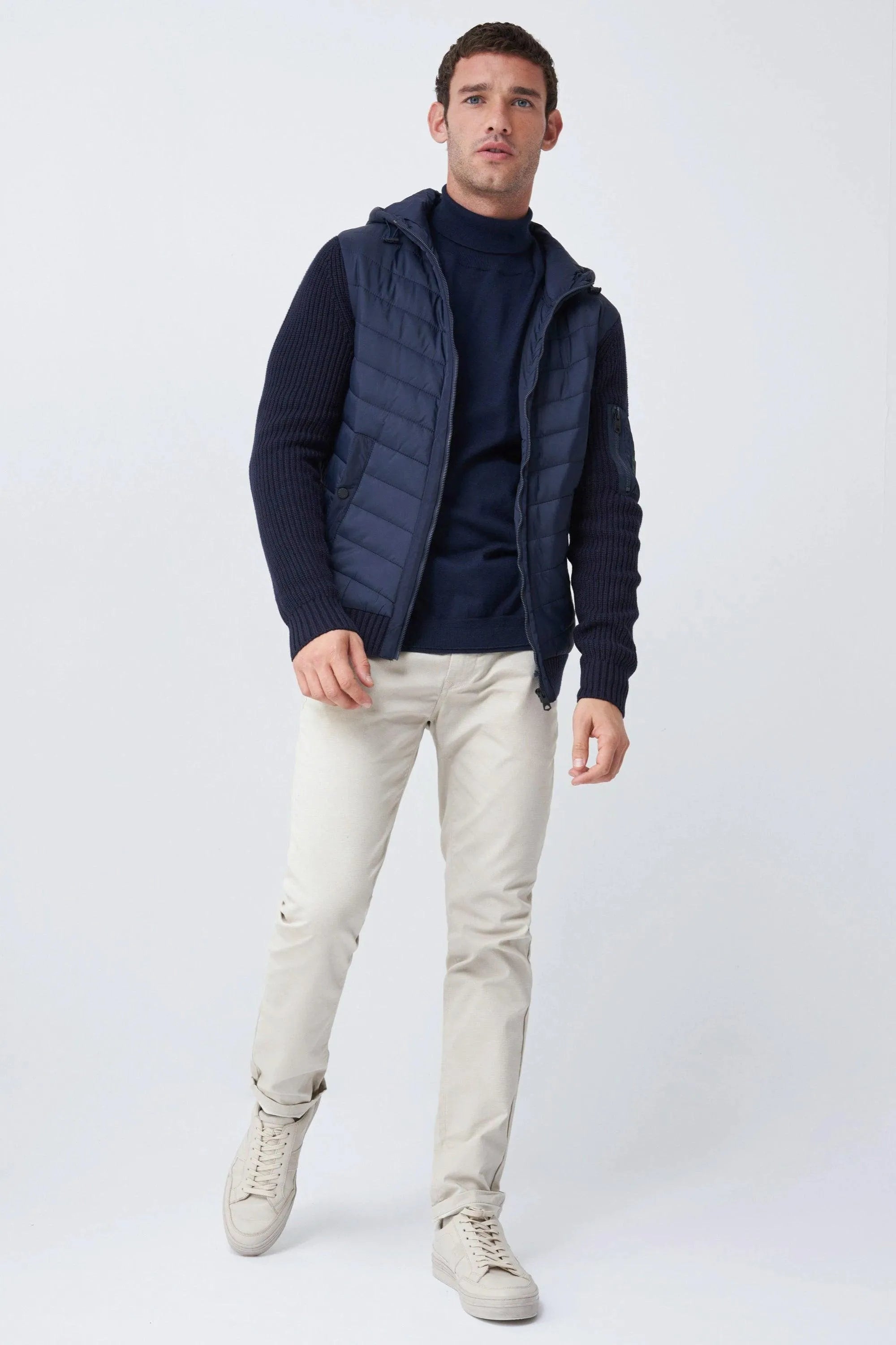 Chaquetón con detalle frontal y capucha - ECRU