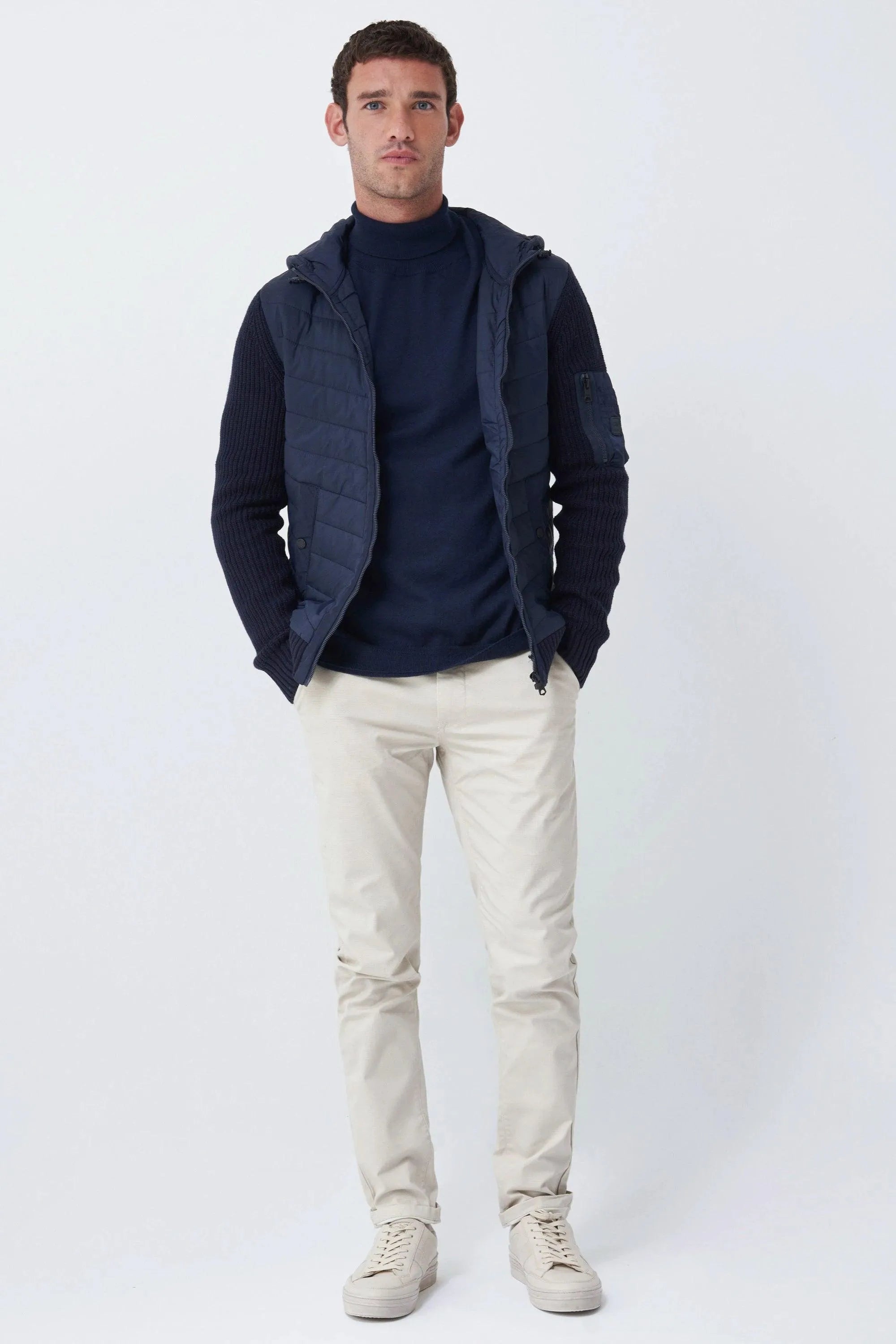 Chaquetón con detalle frontal y capucha - ECRU