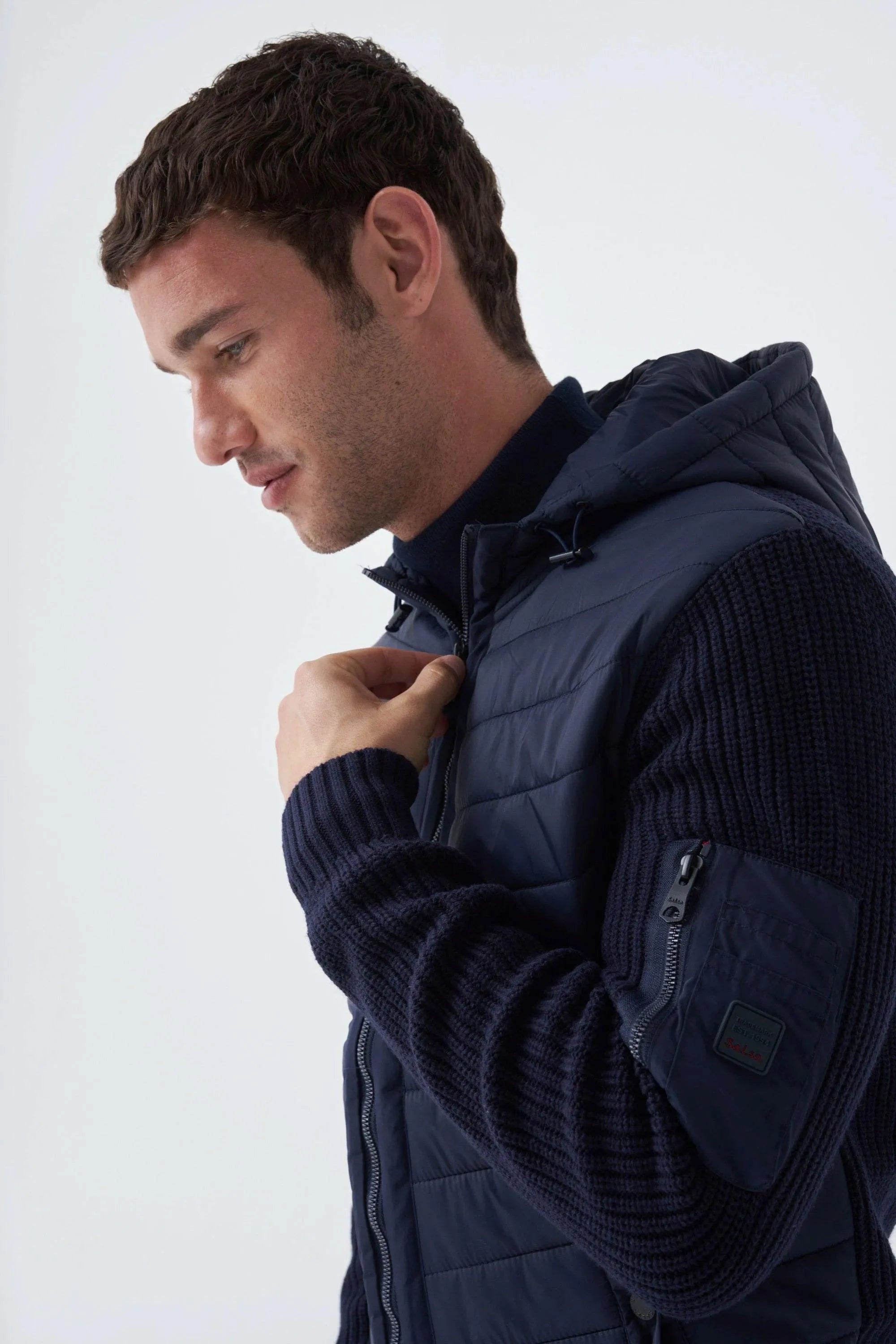 Chaquetón con detalle frontal y capucha - ECRU