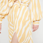 Falda Midi Asimétrica Con Abertura Frontal Estampado Cebra - ECRU