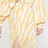 Falda Midi Asimétrica Con Abertura Frontal Estampado Cebra - ECRU