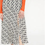 Falda midi evasé de crepe con abertura lateral y estampado abstracto - ECRU