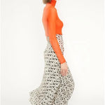 Falda midi evasé de crepe con abertura lateral y estampado abstracto - ECRU