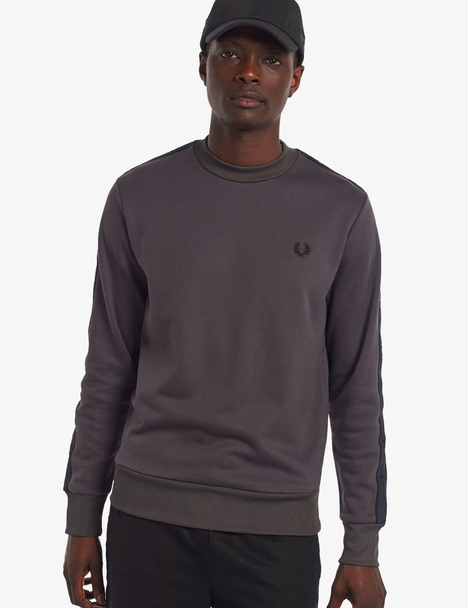 Gorra de tricot con cinta deportiva en un tono más intenso - ECRU