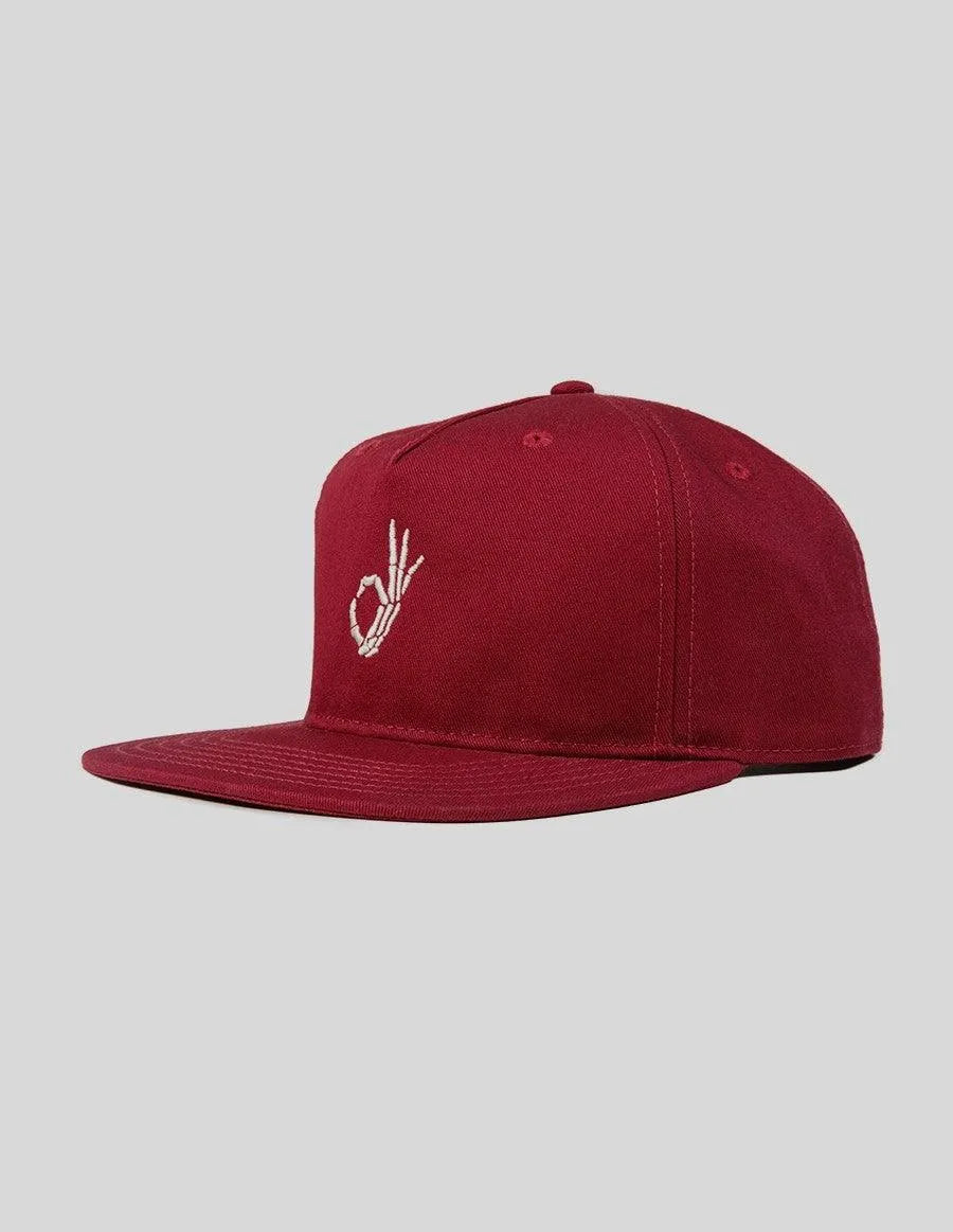 Gorra Okay Roja - ECRU