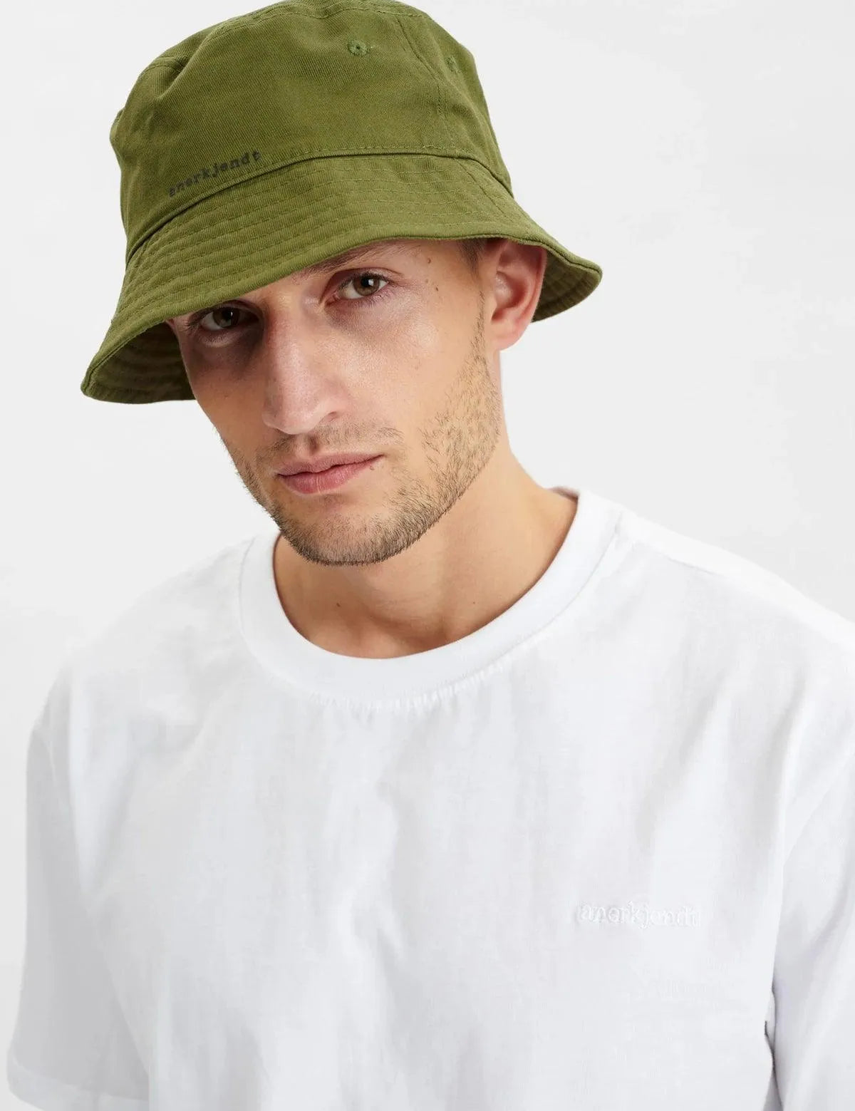 Gorro Bucket Akbøllehat canvas olivine - ECRU