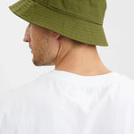 Gorro Bucket Akbøllehat canvas olivine - ECRU
