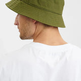 Gorro Bucket Akbøllehat canvas olivine - ECRU